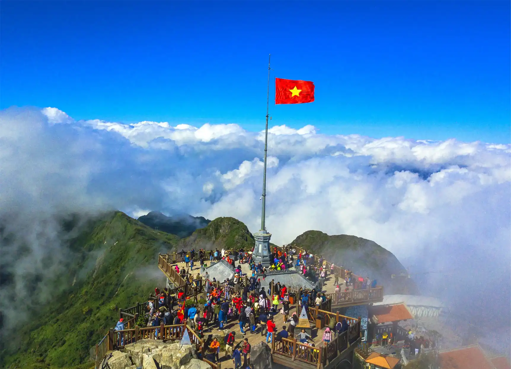 সাপা পাহাড়ের চুড়ায়